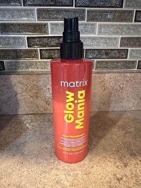 Matrix Glow Mania Glow Gatekeeper Spray Leave in Conditioner